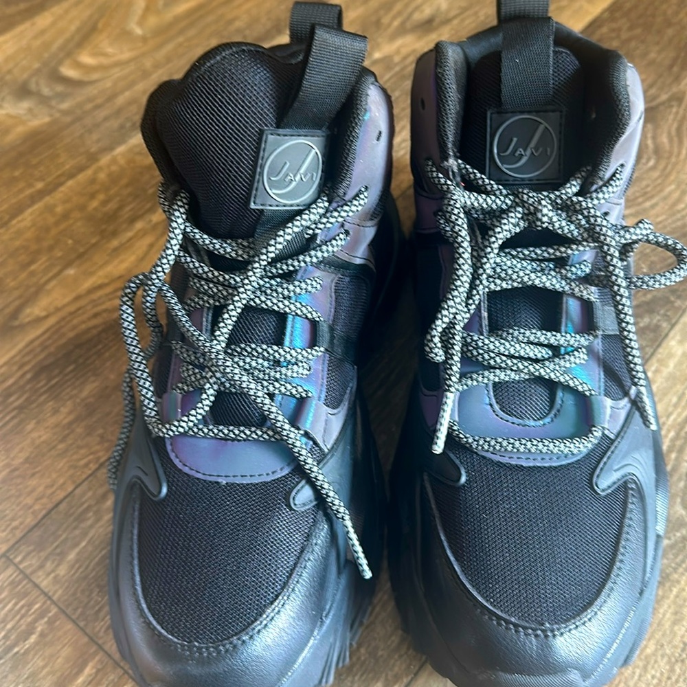 Javi boots sneakers size 6.5 good condition